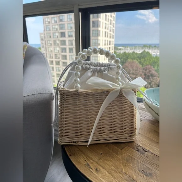 straw/wicker pearl bag with bow - Picture 9 of 10